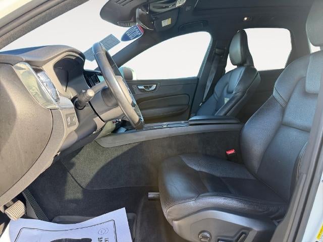 2020 Volvo XC60 T6 AWD Momentum